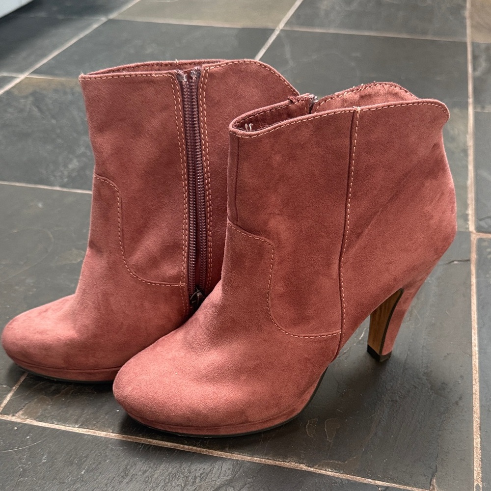 Elegant Suede Heeled Boots - Rose